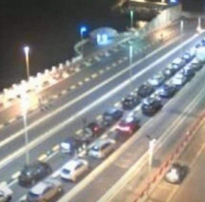 Caos sullo Stretto di Messina nella notte scorsa per file di vetture ai traghetti