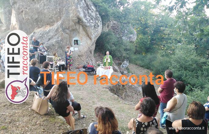 La caratteristica messa tra i boschi alla Rocca U bannu a Sant’Angelo di Brolo