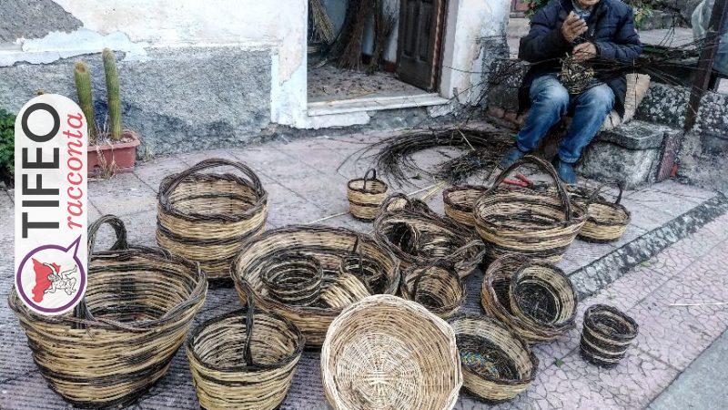 Floresta, l’uomo che intreccia canestri di storia
