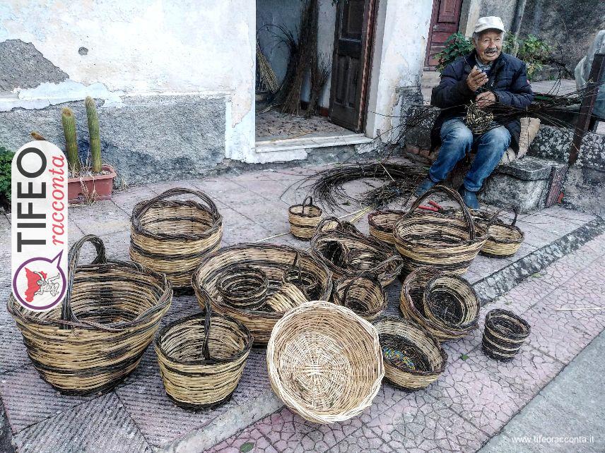 Floresta, l’uomo che intreccia canestri di storia