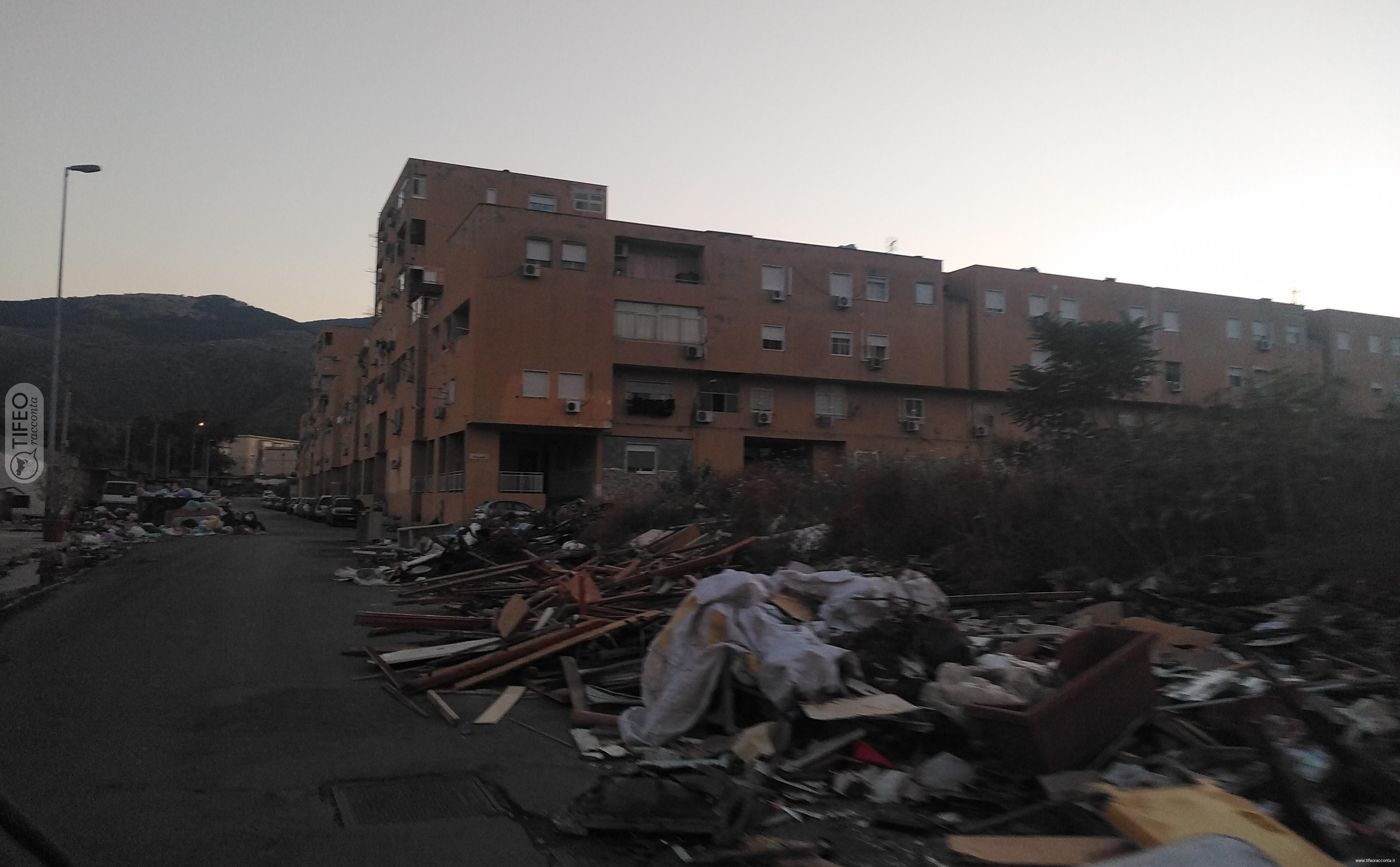 Zen 2 ricoperto dai rifiuti, un'emergenza di tutta Palermo
