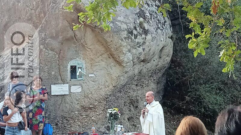 70 anni per la cappella votiva della Rocca U Bannu. Celebrata la caratteristica messa tra i boschi